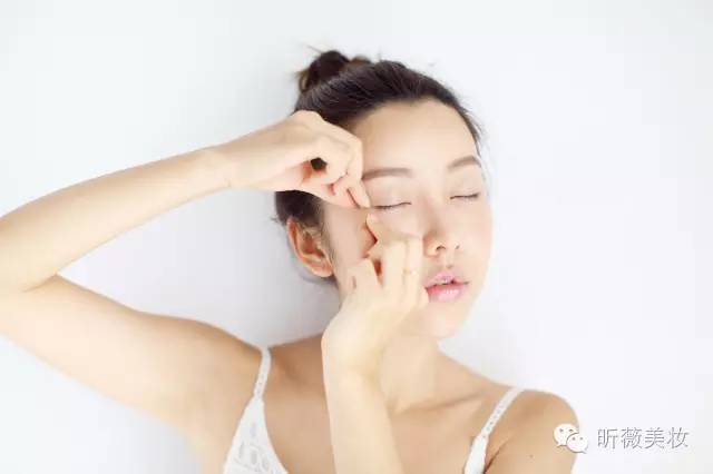 梦妆魔幻活力按摩霜，夜间保养小妙招（那你一定要试试这个）