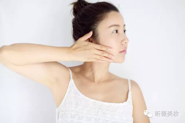 梦妆魔幻活力按摩霜，夜间保养小妙招（那你一定要试试这个）