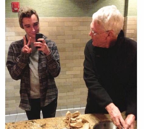 药药切克闹什么意思，煎饼果子来一套（药药切克闹，自拍咔嚓来一套）