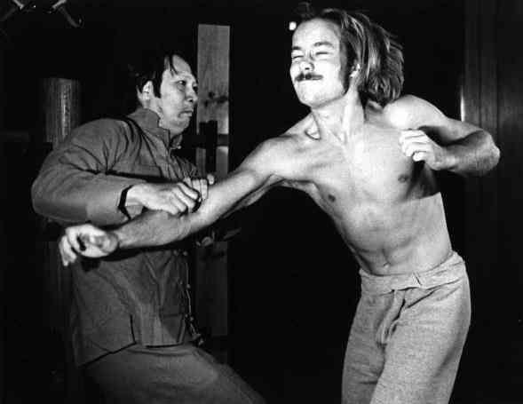李小龙打得过特警吗，李小龙打得过特警吗知乎（他是李小龙的儿时好友）