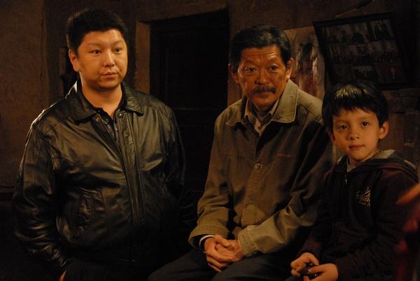 光明歌词汪峰,汪峰《光明》歌曲歌词(王宝强吴秀波叫他"爹"《光明》比