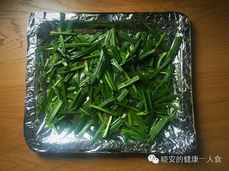 虹鳟鱼的做法，红烧虹鳟鱼的做法（喷香烤鱼在家也能做－韭菜麻辣烤虹鳟鱼）