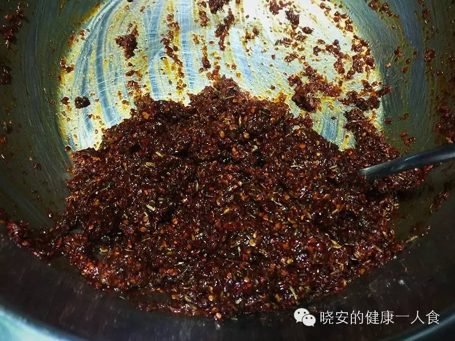 虹鳟鱼的做法，红烧虹鳟鱼的做法（喷香烤鱼在家也能做－韭菜麻辣烤虹鳟鱼）