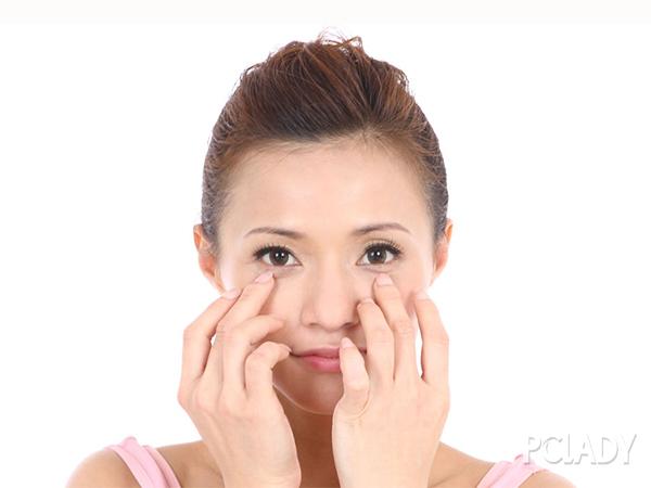 黄苓舒纹紧致膏怎么样，年轻额头有皱纹怎么办（额头除皱小偏方 让你逆龄生长）