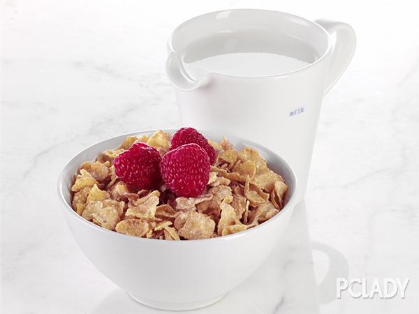 黄苓舒纹紧致膏怎么样，年轻额头有皱纹怎么办（额头除皱小偏方 让你逆龄生长）