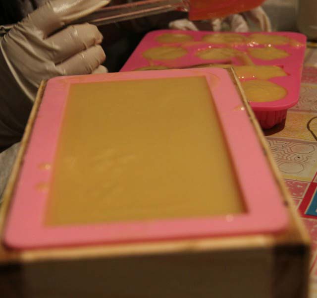 奶皂是什么，奶油皂是什么（用牛奶自制一款美白肌肤的手工皂教程）