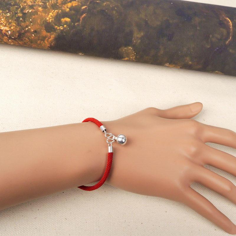 朱砂戴哪只手辟邪，为什么朱砂要戴在左手（属猴人士16年必戴的本命年红绳）