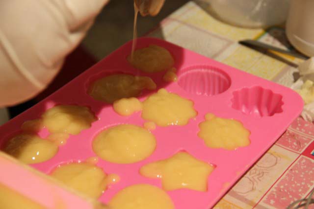 奶皂是什么，奶油皂是什么（用牛奶自制一款美白肌肤的手工皂教程）