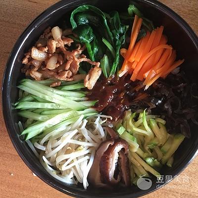 老式石锅拌饭的做法，传统石锅拌饭做法（石锅拌饭的做法）