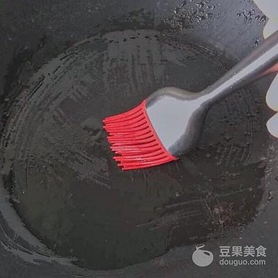 海苔蛋卷的做法步骤，手工海苔蛋卷怎么做（火腿鸡蛋卷伴海苔）