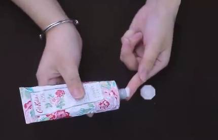 凉鞋磨脚怎么办，凉鞋磨脚怎么办小妙招吹风机（以下五个办法帮你1分钟搞定）