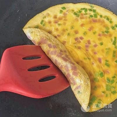 海苔蛋卷的做法步骤，手工海苔蛋卷怎么做（火腿鸡蛋卷伴海苔）