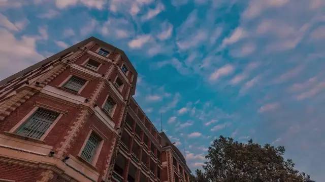 集美大学是一本吗，集美大学是985还是211（中国最美大学丨厦门集美大学）