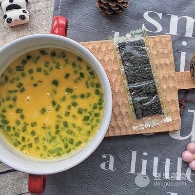 海苔蛋卷的做法步骤，手工海苔蛋卷怎么做（火腿鸡蛋卷伴海苔）