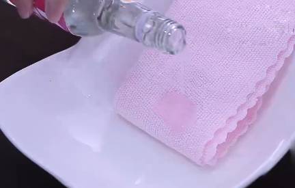 凉鞋磨脚怎么办，凉鞋磨脚怎么办小妙招吹风机（以下五个办法帮你1分钟搞定）