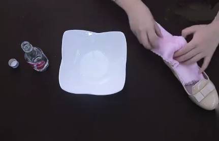 凉鞋磨脚怎么办，凉鞋磨脚怎么办小妙招吹风机（以下五个办法帮你1分钟搞定）