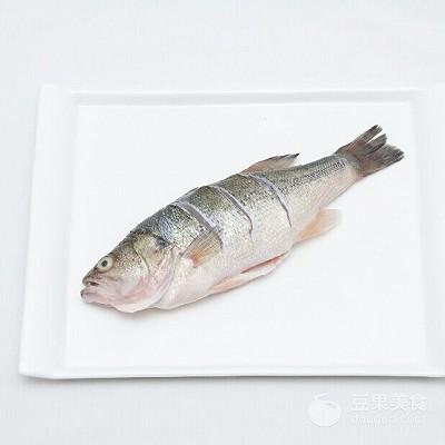 清蒸鲈鱼正宗做法，清蒸鲈鱼的正宗方法（清蒸鲈鱼的做法）