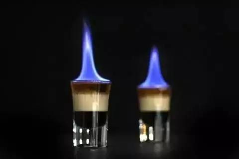 鸡尾酒的种类，鸡尾酒的名称（5款最常见鸡尾酒帮你应付各种场合）