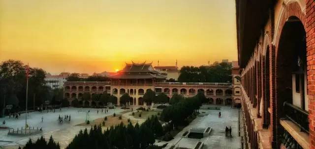 集美大学是一本吗，集美大学是985还是211（中国最美大学丨厦门集美大学）