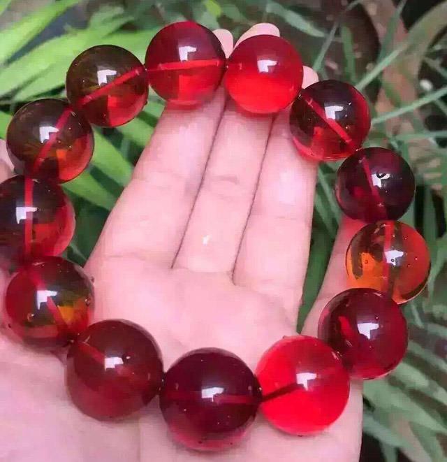 血珀多少钱一克，千年血珀多少钱一克（传说中的高端品类到底价值几何）