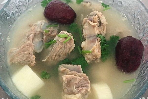 山药大骨汤的家常做法，山药大骨汤的做法大全（红枣山药排骨汤）