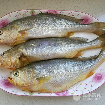 糖醋浇汁鱼的做法，浇汁鱼上面浇的那个汁怎么做