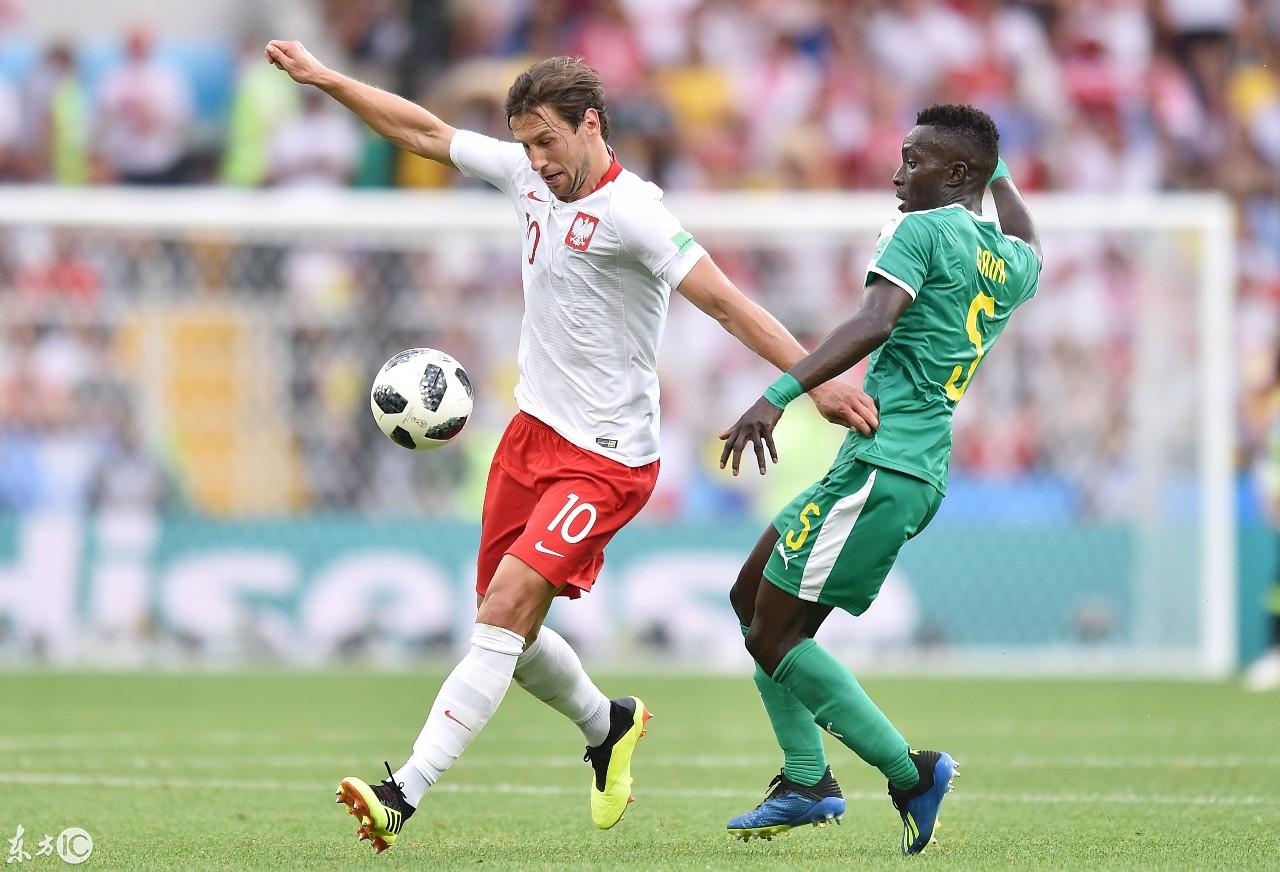 6月19日，世界杯H组首轮的波兰和塞内加尔的比赛正在进行中