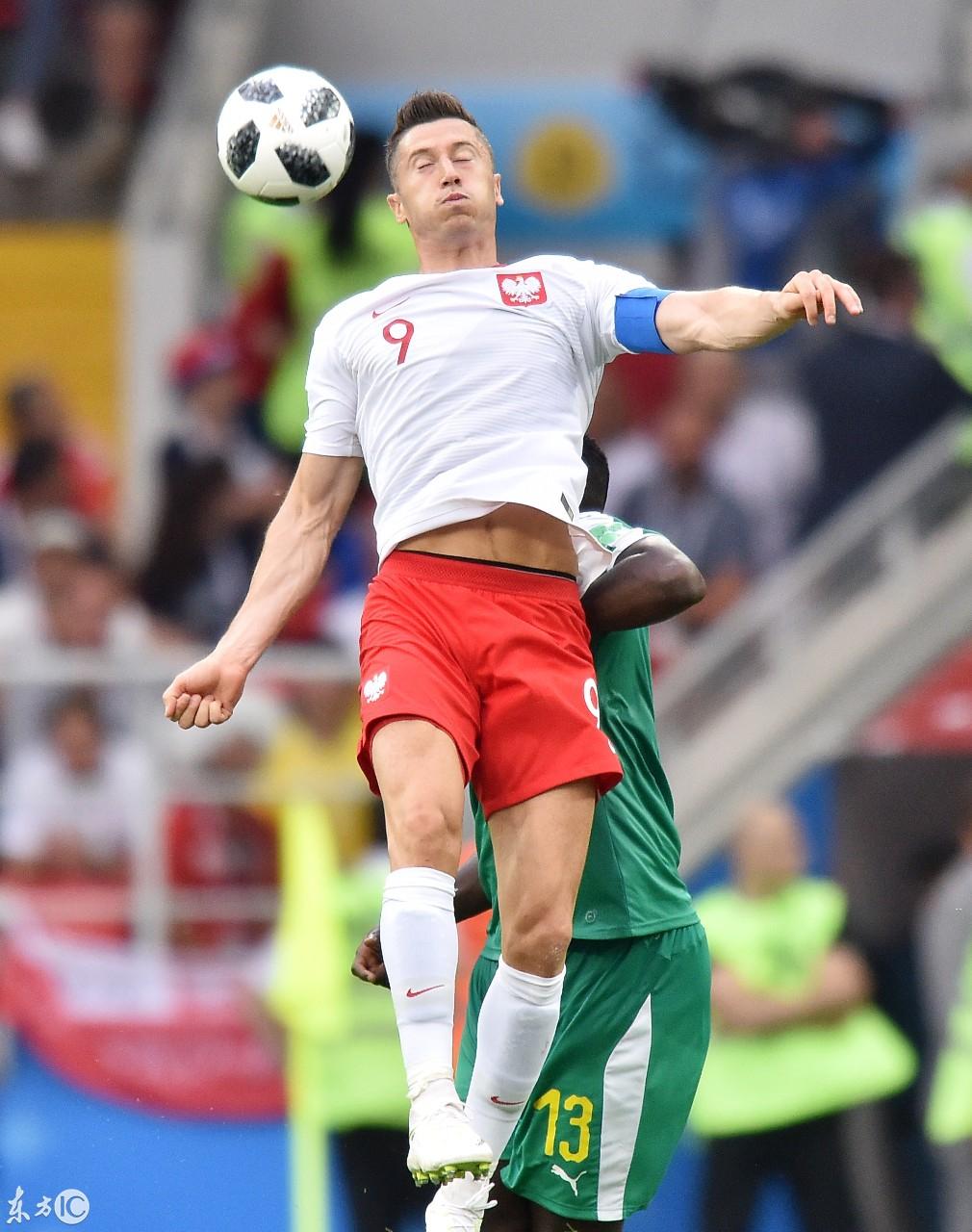 6月19日，世界杯H组首轮的波兰和塞内加尔的比赛正在进行中