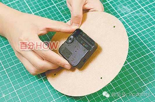 如何用手工纸制作钟表，怎么用纸制作钟表（纸箱瓦楞纸千万别扔掉,达人教你怎么做花瓣时钟）