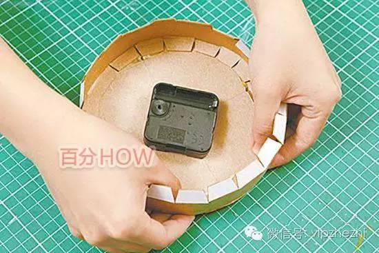 如何用手工纸制作钟表，怎么用纸制作钟表（纸箱瓦楞纸千万别扔掉,达人教你怎么做花瓣时钟）