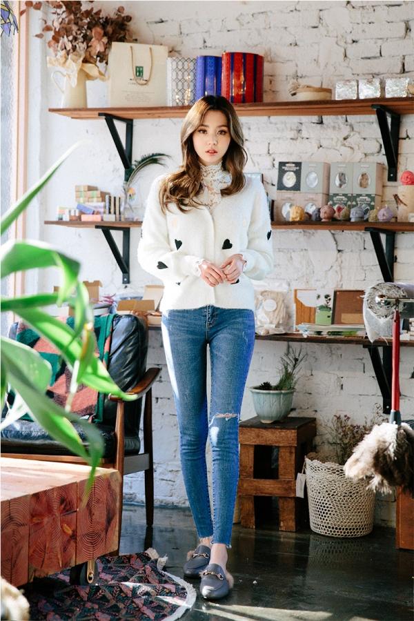 白衣服染上铁锈怎么处理才能去掉，白衣服上的铁锈怎么去除小窍门（白色针织衫变黄怎么洗）