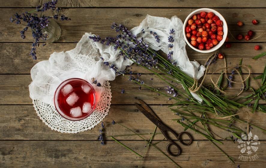 冰糖浆的熬制方法，冰糖怎样熬制糖浆（一个月都不用再买那些满满添加剂的冰镇饮料了）