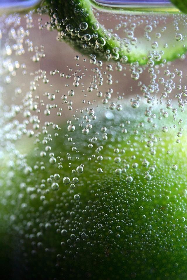 冰糖浆的熬制方法，冰糖怎样熬制糖浆（一个月都不用再买那些满满添加剂的冰镇饮料了）