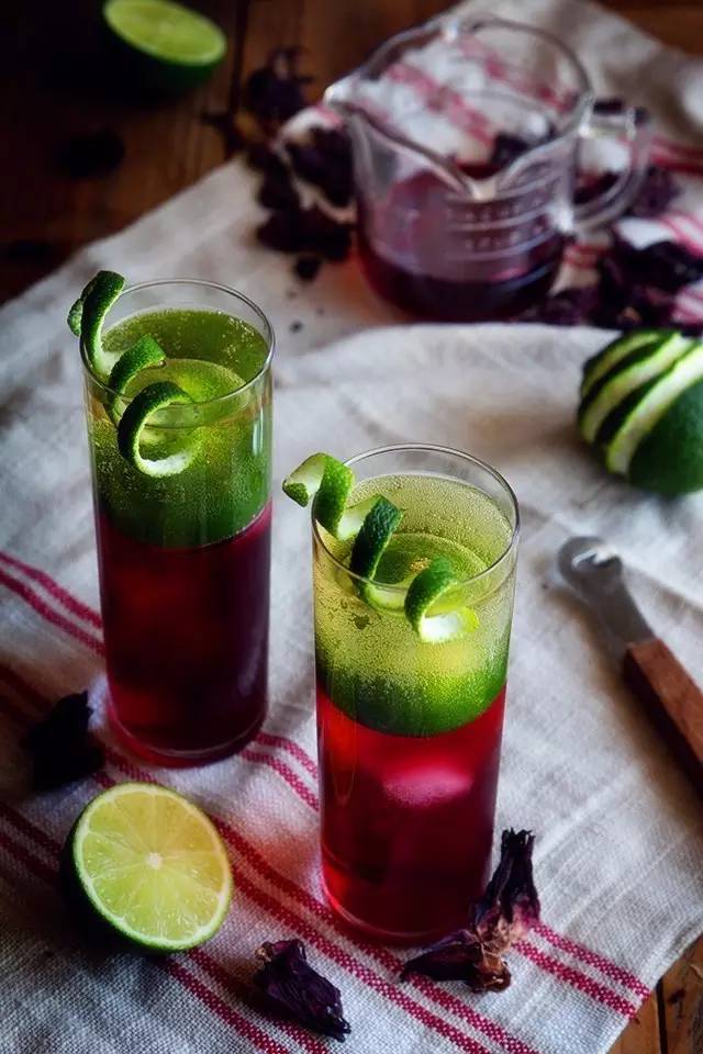 冰糖浆的熬制方法，冰糖怎样熬制糖浆（一个月都不用再买那些满满添加剂的冰镇饮料了）