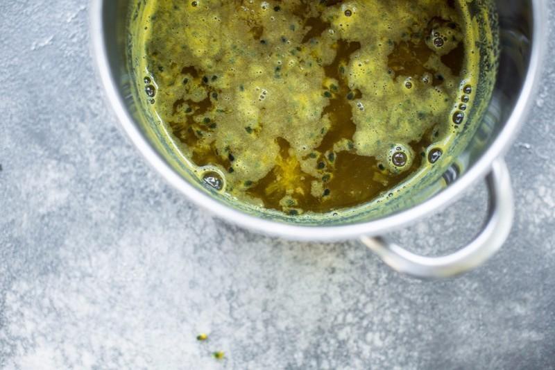 冰糖浆的熬制方法，冰糖怎样熬制糖浆（一个月都不用再买那些满满添加剂的冰镇饮料了）