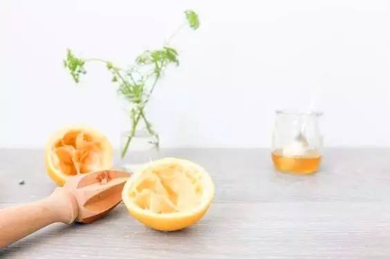 冰糖浆的熬制方法，冰糖怎样熬制糖浆（一个月都不用再买那些满满添加剂的冰镇饮料了）