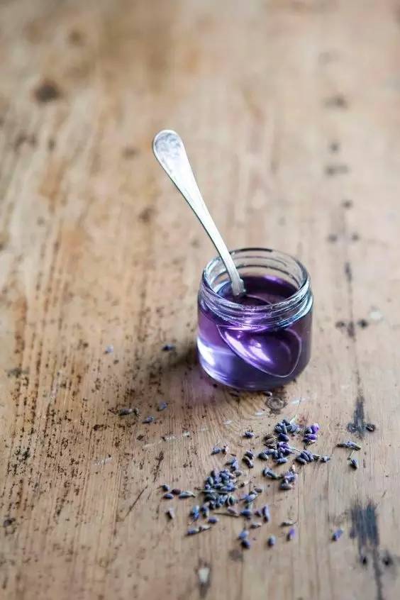 冰糖浆的熬制方法，冰糖怎样熬制糖浆（一个月都不用再买那些满满添加剂的冰镇饮料了）