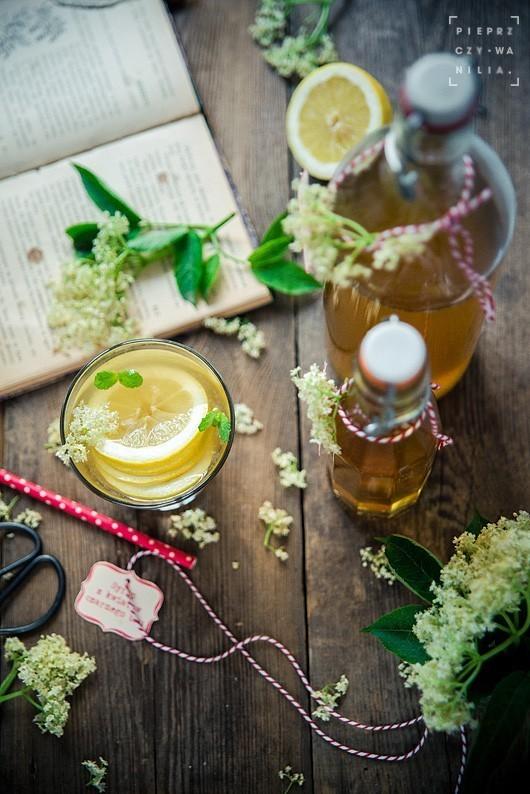 冰糖浆的熬制方法，冰糖怎样熬制糖浆（一个月都不用再买那些满满添加剂的冰镇饮料了）