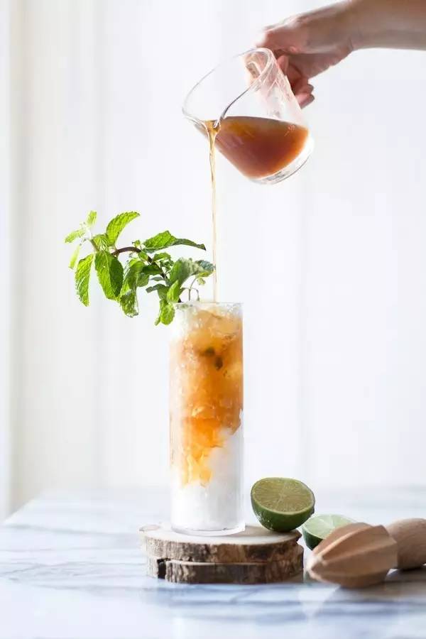 冰糖浆的熬制方法，冰糖怎样熬制糖浆（一个月都不用再买那些满满添加剂的冰镇饮料了）