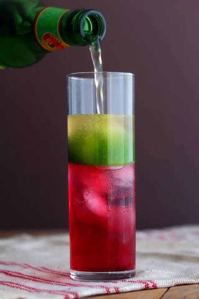 冰糖浆的熬制方法，冰糖怎样熬制糖浆（一个月都不用再买那些满满添加剂的冰镇饮料了）