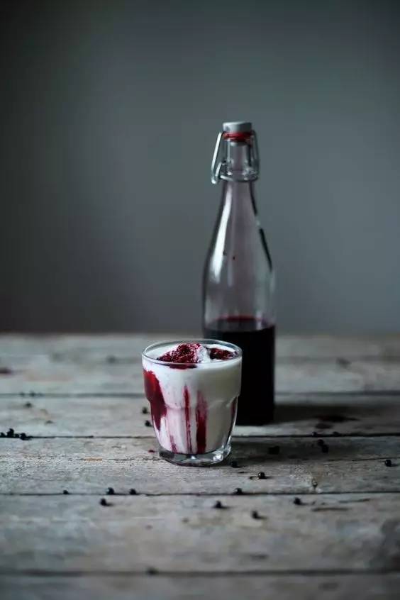 冰糖浆的熬制方法，冰糖怎样熬制糖浆（一个月都不用再买那些满满添加剂的冰镇饮料了）