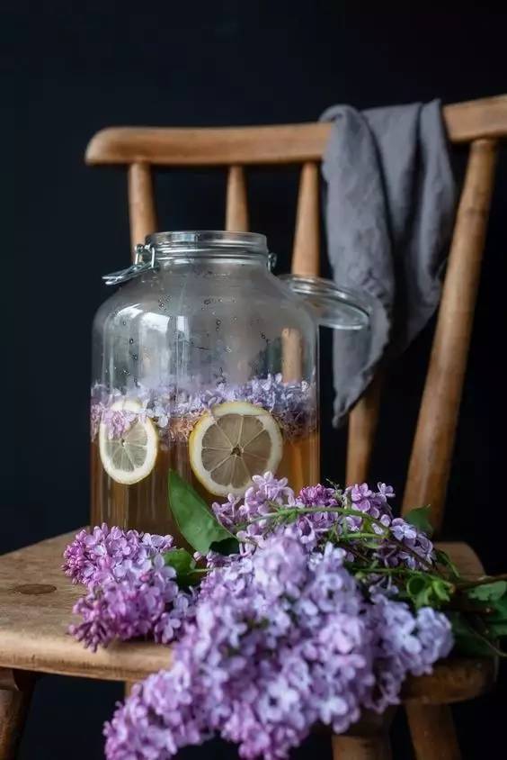 冰糖浆的熬制方法，冰糖怎样熬制糖浆（一个月都不用再买那些满满添加剂的冰镇饮料了）