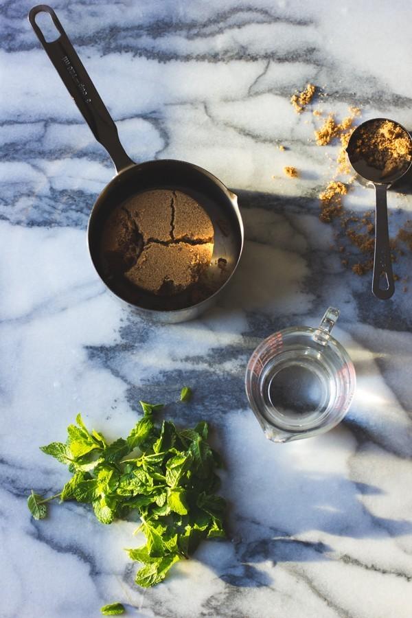 冰糖浆的熬制方法，冰糖怎样熬制糖浆（一个月都不用再买那些满满添加剂的冰镇饮料了）