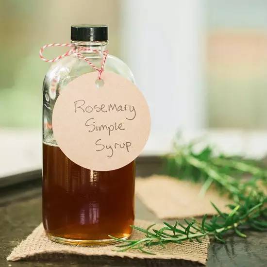 冰糖浆的熬制方法，冰糖怎样熬制糖浆（一个月都不用再买那些满满添加剂的冰镇饮料了）