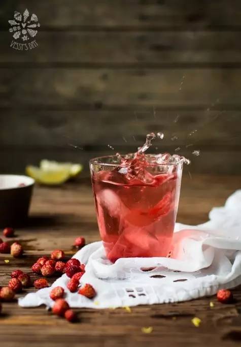 冰糖浆的熬制方法，冰糖怎样熬制糖浆（一个月都不用再买那些满满添加剂的冰镇饮料了）