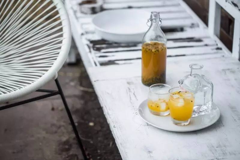 冰糖浆的熬制方法，冰糖怎样熬制糖浆（一个月都不用再买那些满满添加剂的冰镇饮料了）