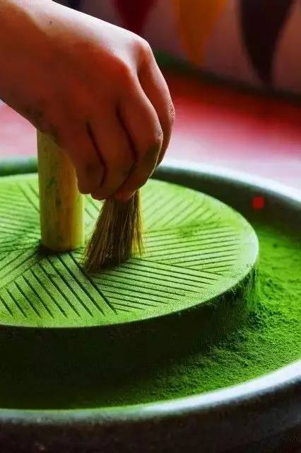 冰糖浆的熬制方法，冰糖怎样熬制糖浆（一个月都不用再买那些满满添加剂的冰镇饮料了）