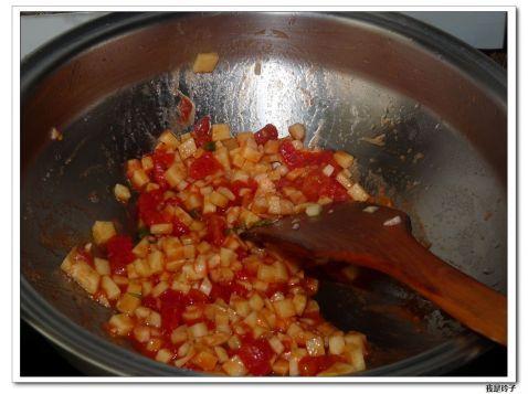 土豆面条怎么做，炒面条的家常做法视频（蕃茄土豆面条）