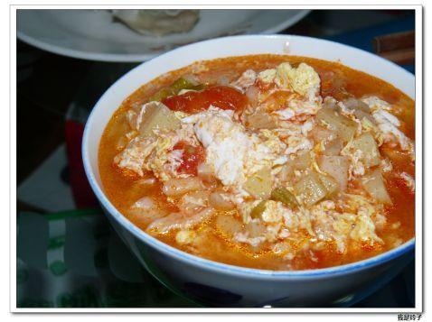 土豆面条怎么做，炒面条的家常做法视频（蕃茄土豆面条）