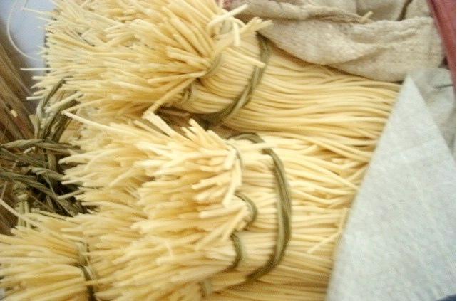 龙须草的功效与作用，龙须菜的功效与作用及禁忌（却是清心降火、利水通淋的中药）